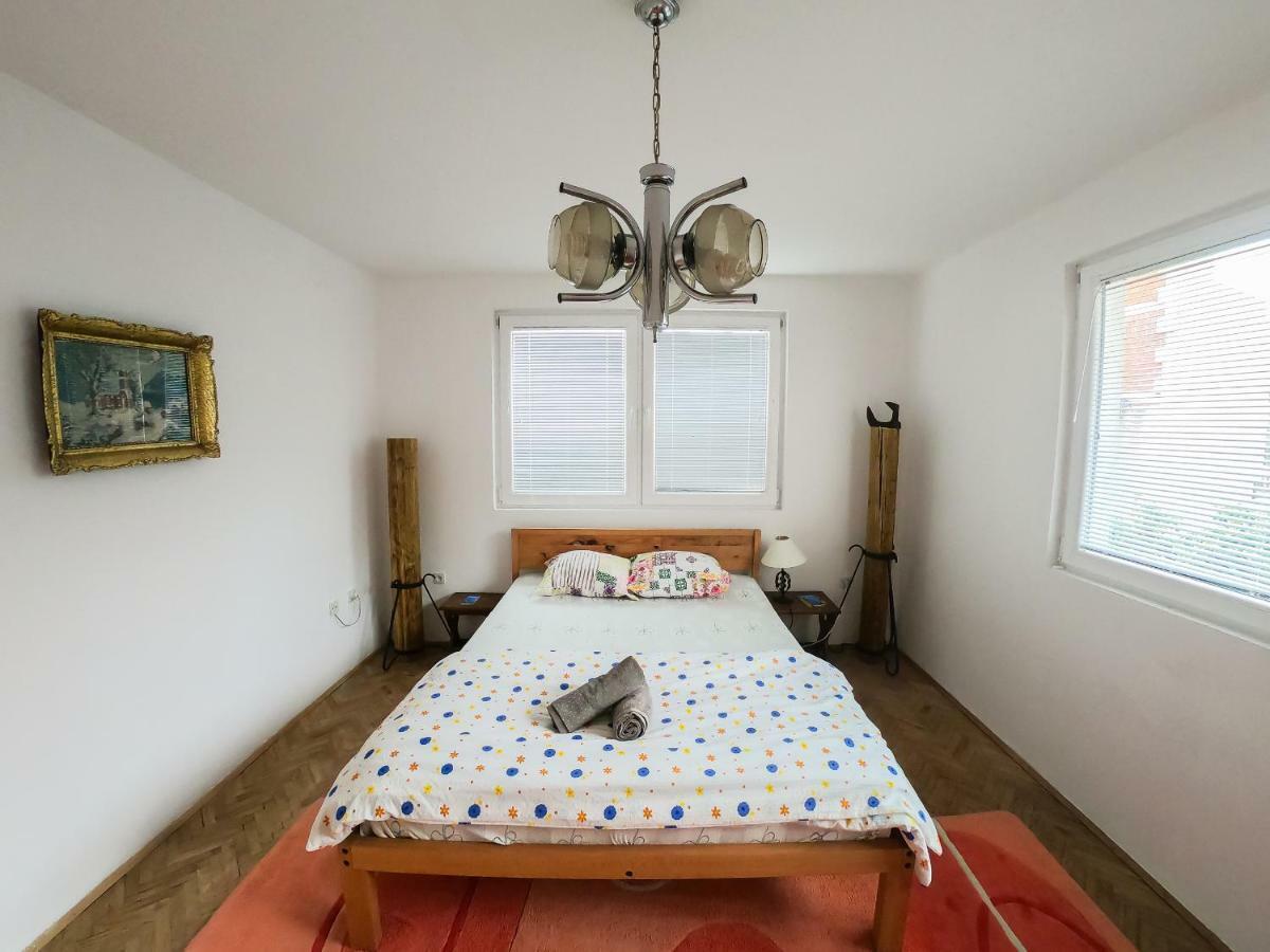 Sarac Hostel Печ Екстер'єр фото